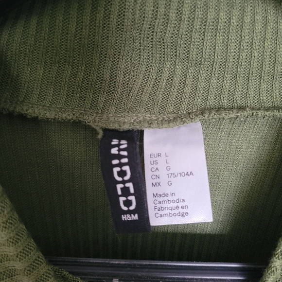 Mock neck ribbed top - Picture 7 of 7